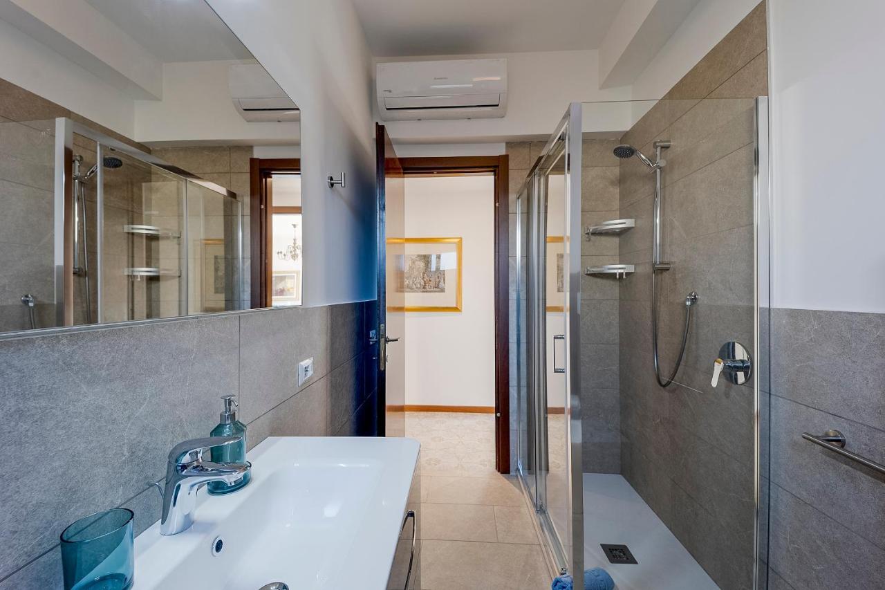 Portosole Attic - With Terrace And Private Parking Διαμέρισμα Σαν Ρέμο Εξωτερικό φωτογραφία